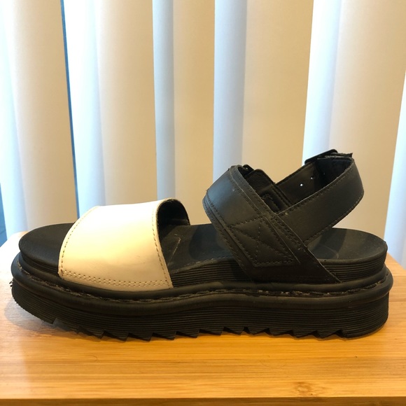 Dr Martins, Women’s Voss Sandals, size 39 - Picture 3 of 9